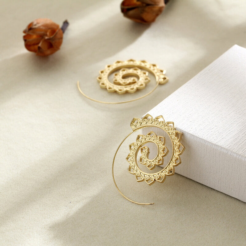 Orecchini a cerchio grandi a spirale hippie